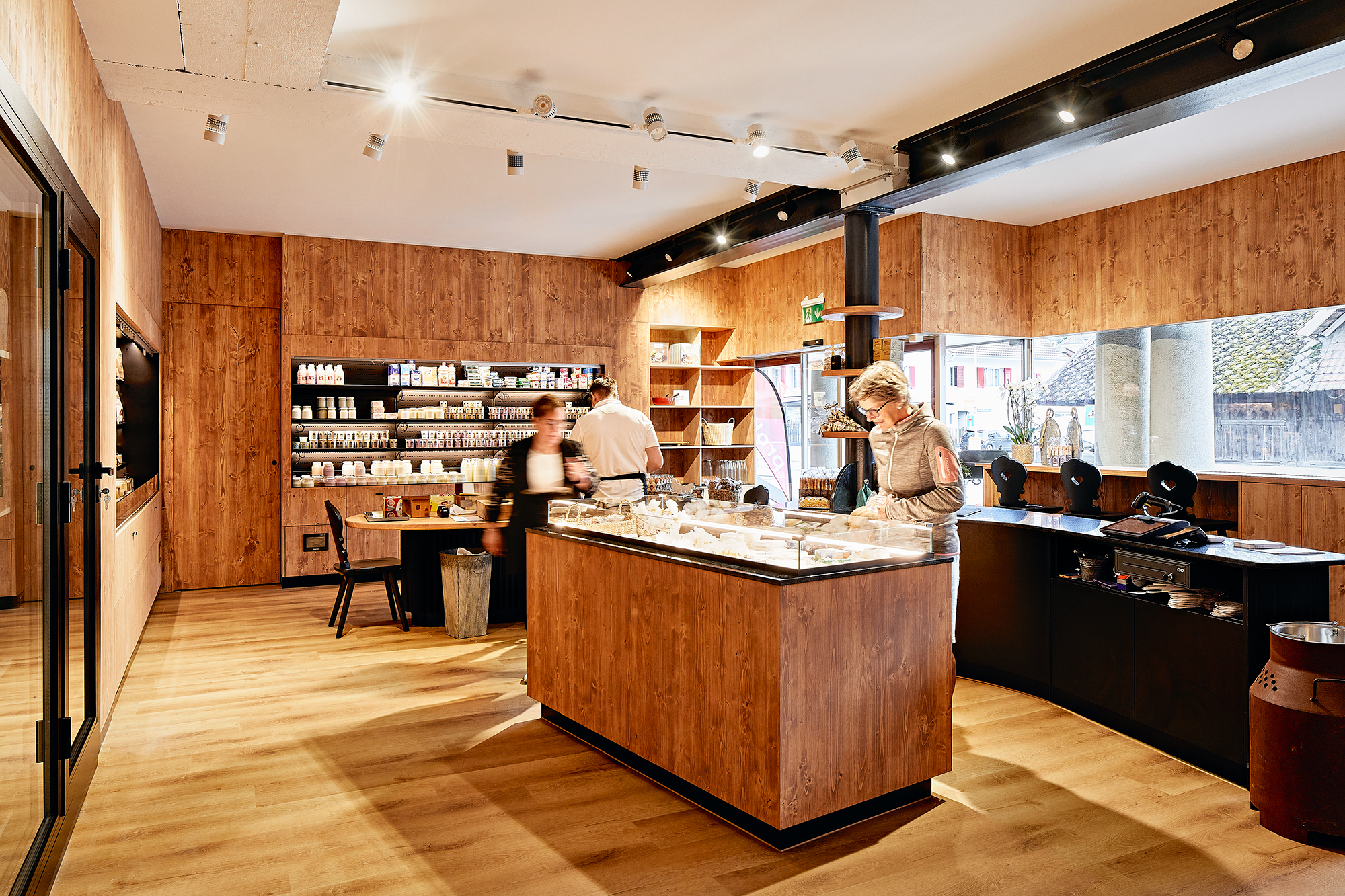 3 Fromagerie Spielhofer_Milchkanne_Laden_Kerzers_G770157 3 Fromagerie Spielhofer_Milchkanne_Laden_Kerzers_G770157